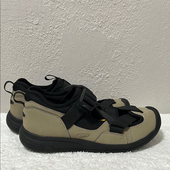 Keen Men’s Size 10 Zerraport Closed Toe Trail Sandals in Timberwolf/Black - Picture 1 of 7